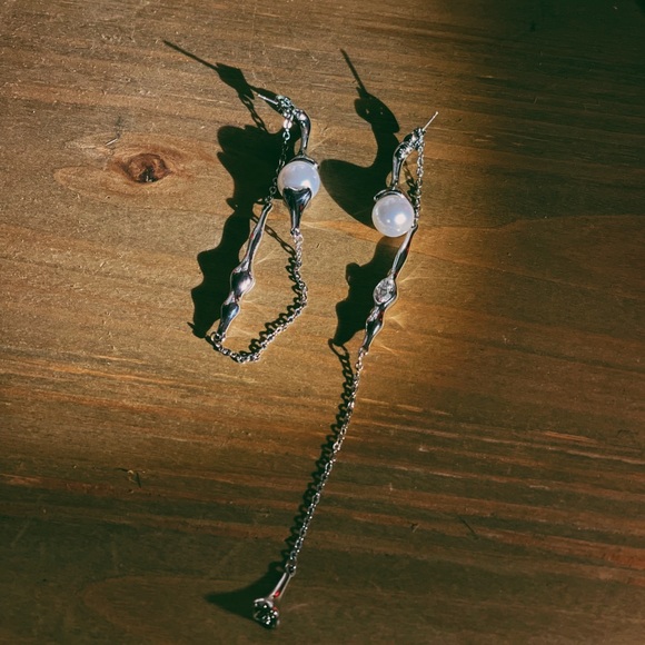 Earring - Picture 2 of 4